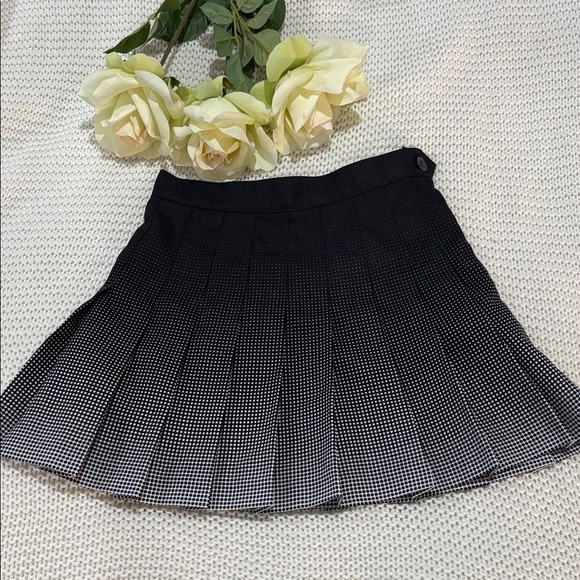 American Apparel Black and White Mini Skirt - Picture 2 of 6